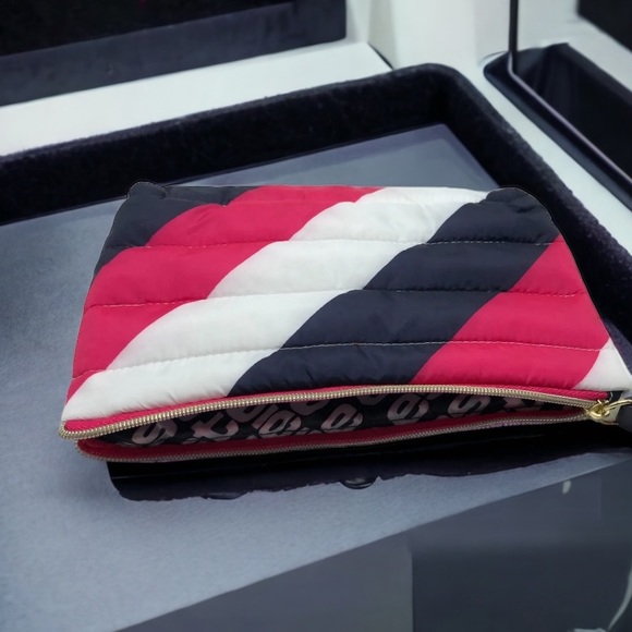 🍀New Estee Lauder Pink White Blue Quilted Cosmetic Bag with goodies - Picture 11 of 11